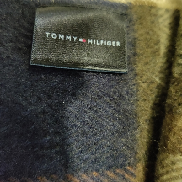 Tommy Hilfiger Winter Scarf - Picture 3 of 12